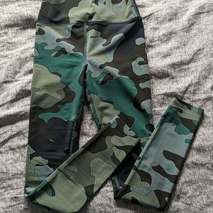 Carbon38 Camo leggings